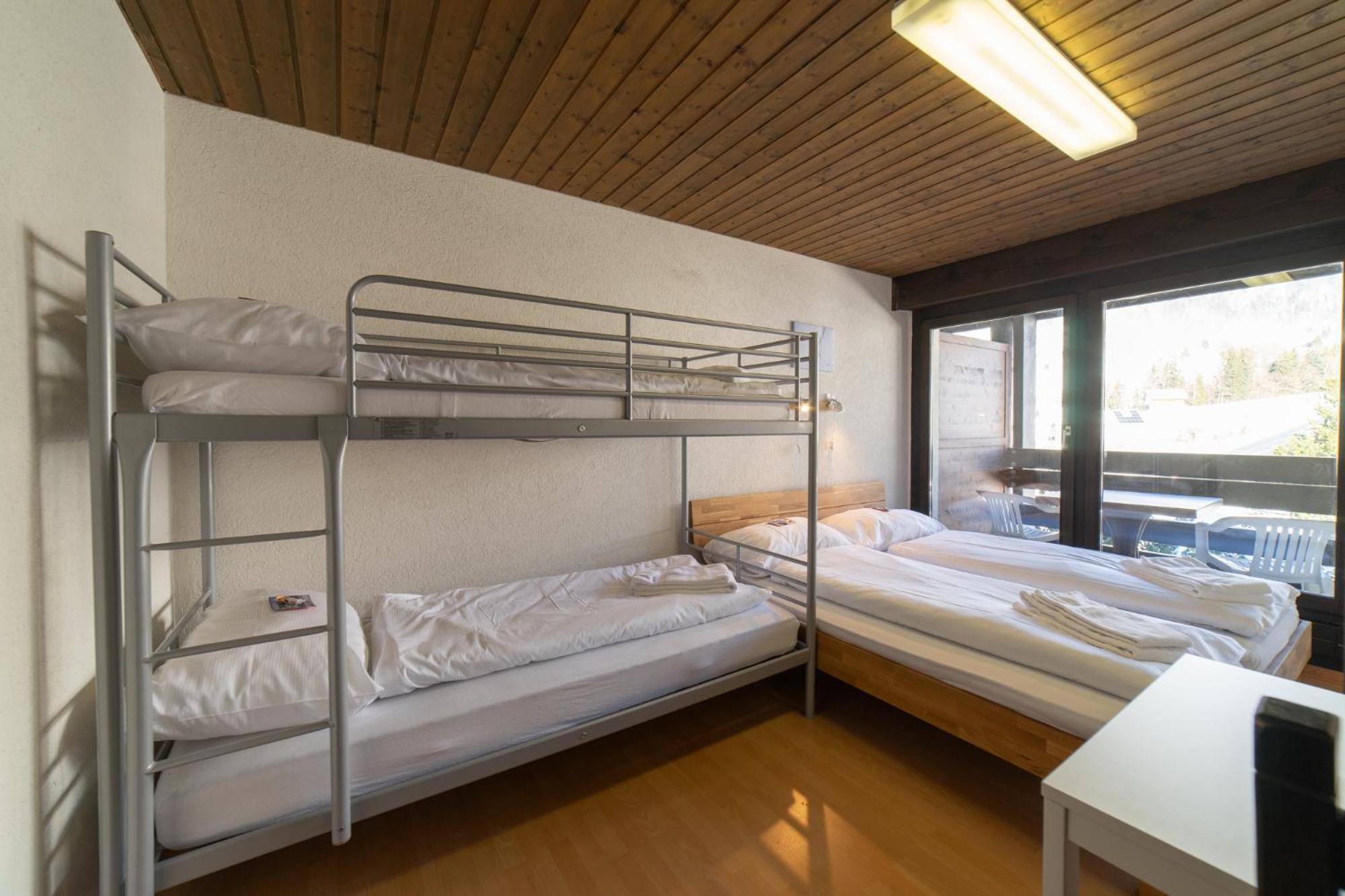 Vierbettzimmer mit eigenem Bad auf derselben Etage